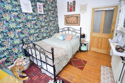 0ff3a8c1-Bedroom ...