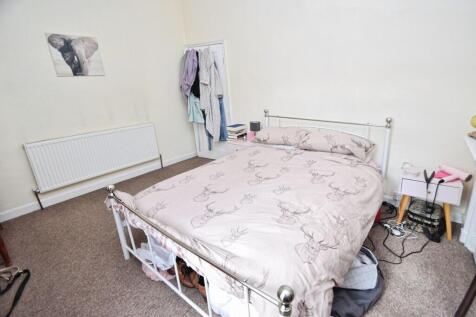 ec3fef3a-Bedroom