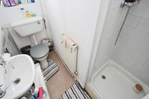 62bbb1fe-Bathroom