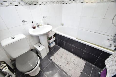 e0886119-Bathroom