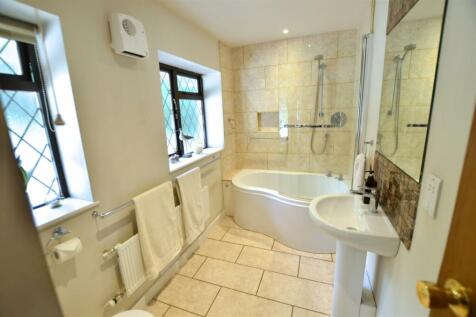 Bathroom Apt 1.jpg