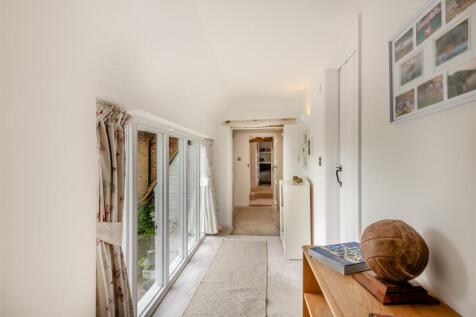 8594141-interior12.jpg