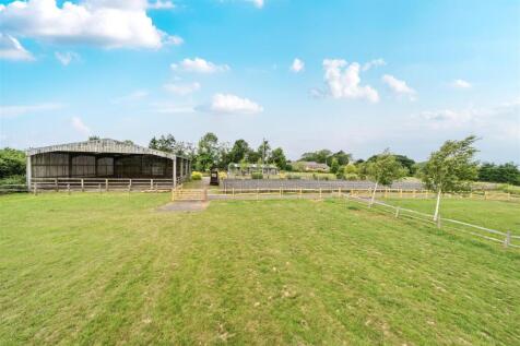 60m x 40m arena &amp; lunging barn