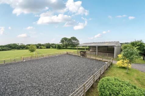60m x 40m arena &amp; lunging barn