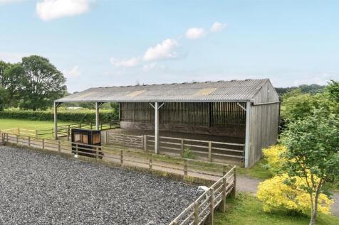 Lunging barn barn