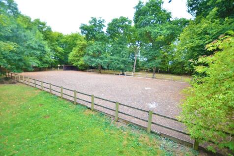 Riding arena