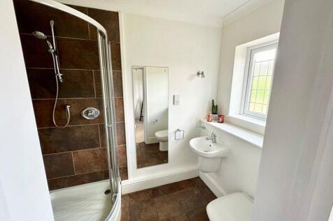 Bedroom 2 en suite
