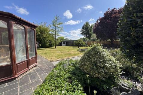 Consevatory to garden 