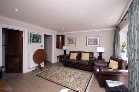 Bedroom1/Sitting Room