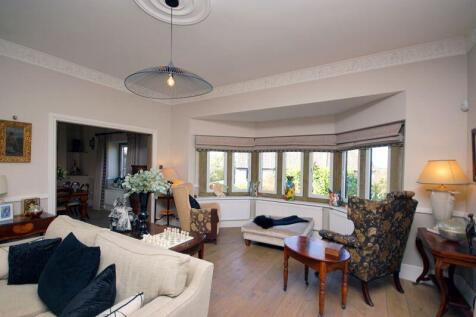 Living Room Bay
