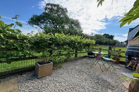 &#39;Bistro&#39; Front Garden