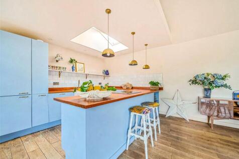 Reception/Kitchen
