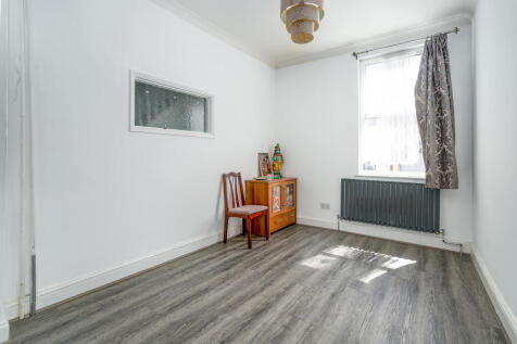 11 For Sale 3 Bed...