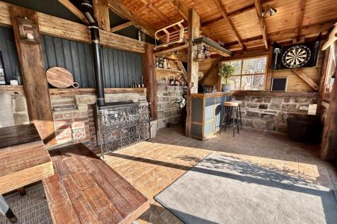 Garden Cabin/Bar View Three