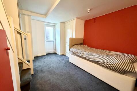 Bedroom/Sitting Room