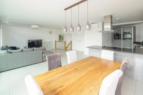 Open plan living/kit