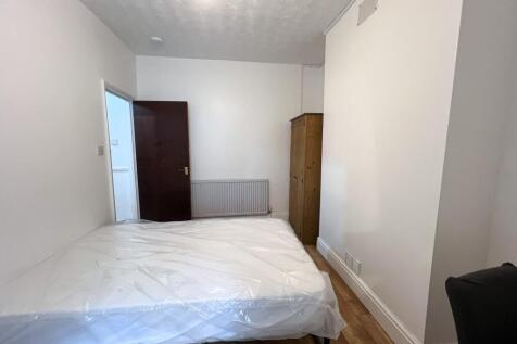 Bed 2.jpg