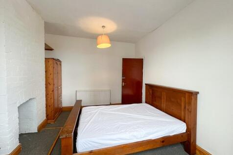 Bed 4.jpg