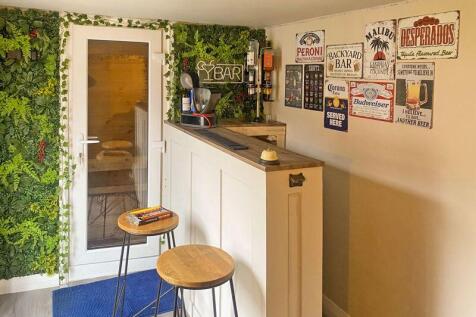 Bar and Sauna 