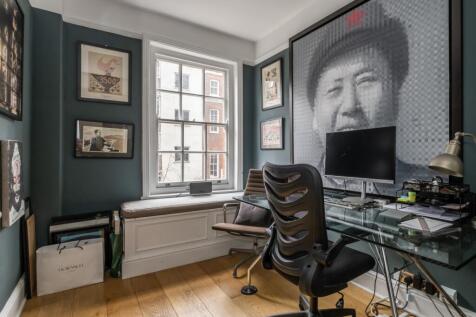 Bedroom/ Study