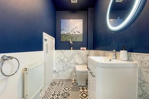Cloakroom/wc