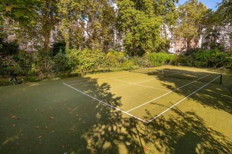 Eccleston Square ...