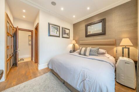 Bo Bedroom