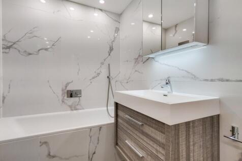 10_Bathroom-0