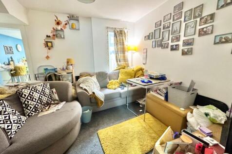 Flat 1 living room 2.jpg