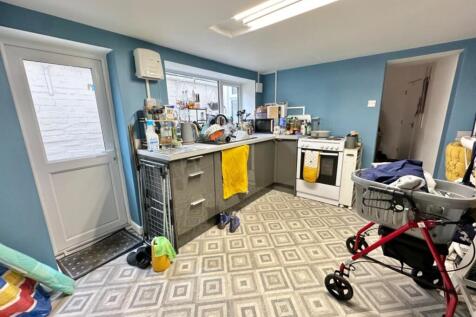 Flat 1 - Kitchen.jpg