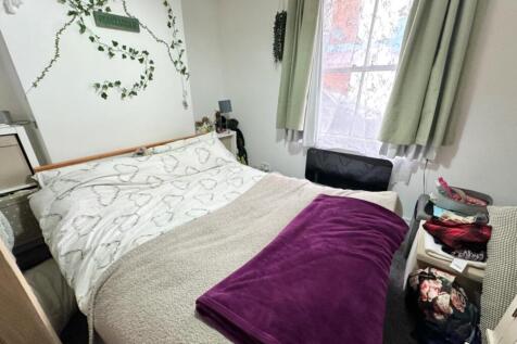 Flat 1 - bedroom.jpg