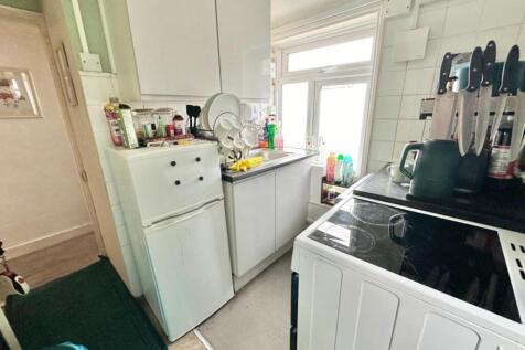 Flat 3 Kitchen.jpg