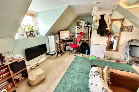 Flat 3 Living Room.jpg