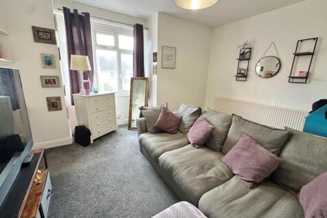 Top Floor Living Room 2.jpg