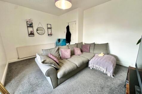 Top Floor Living Room 3.jpg