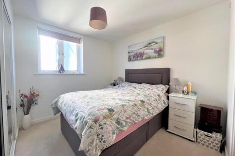Bedroom 1.jpg