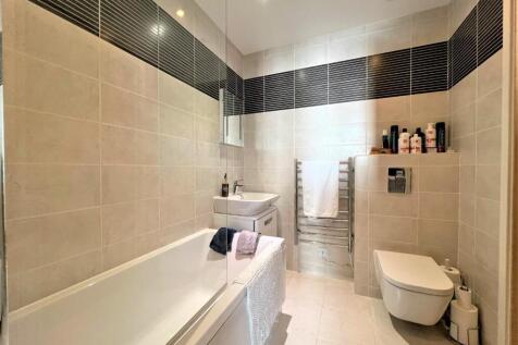 Bathroom 1.jpg