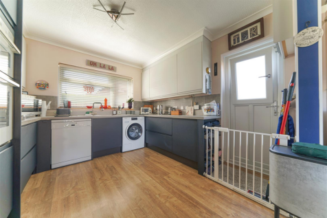 Kitchen Facingfront.png