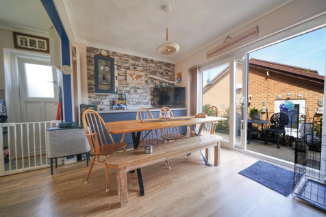 Kitchen facing rear.png