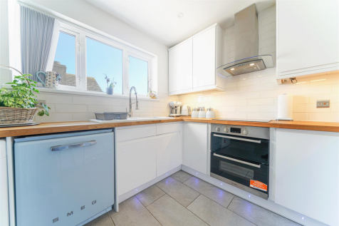 Brun Kitchen 2.png