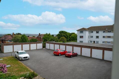 DSC02765GARAGES.jpg