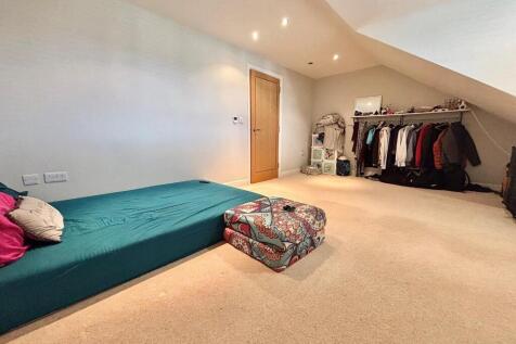 Flat 5 14 Fernhill Bedroom 1 pic 2.jpg