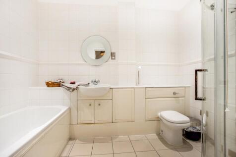 Rodin Court-bathroom