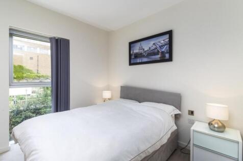Bedroom f