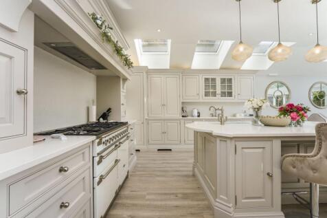 33 Queensmill Roa...