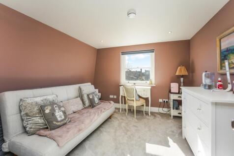 33 Queensmill Roa...