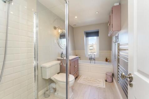 33 Queensmill Roa...