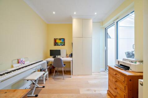 1347428-19-68b5e0...