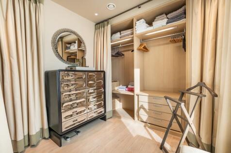 Principal Bedroom...