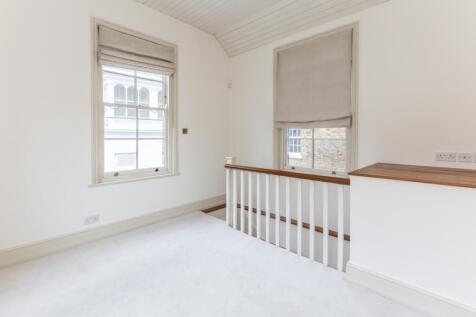 Principal Bedroom...